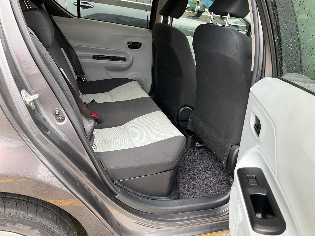 Photo '17' of Toyota Aqua Hybrid