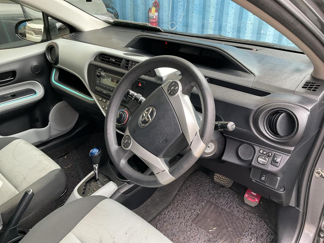 Photo '19' of Toyota Aqua Hybrid