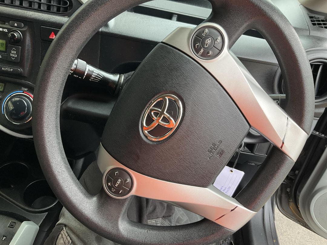 Photo '21' of Toyota Aqua Hybrid