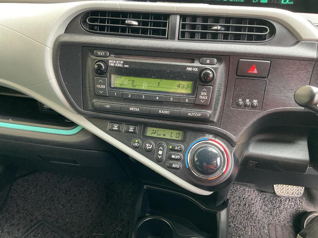 Photo '22' of Toyota Aqua Hybrid