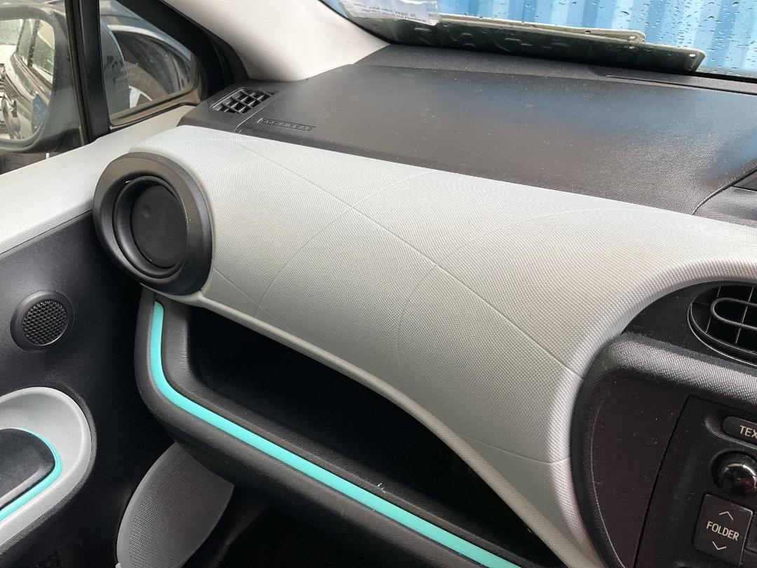 Photo '23' of Toyota Aqua Hybrid