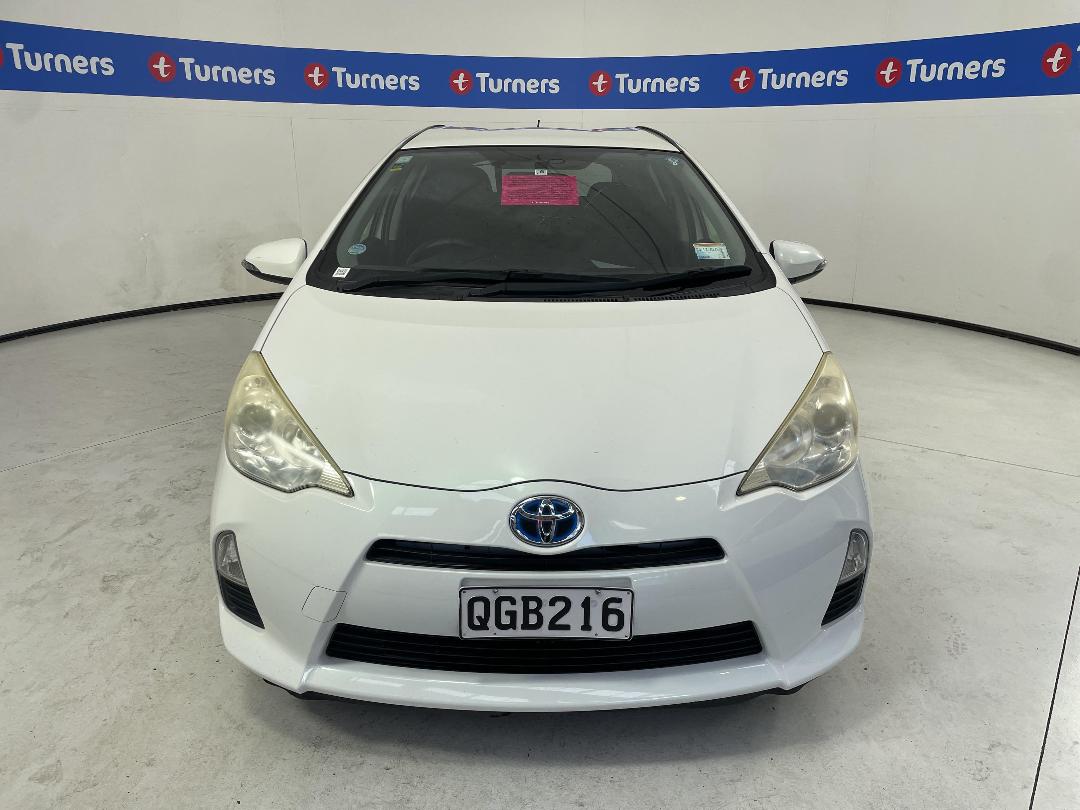 Photo '3' of Toyota Aqua Photo '3' of Toyota Aqua