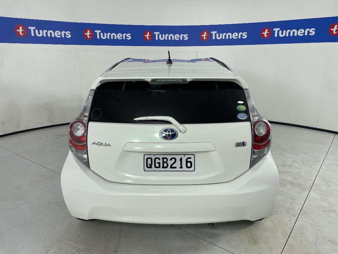 Photo '9' of Toyota Aqua Photo '9' of Toyota Aqua