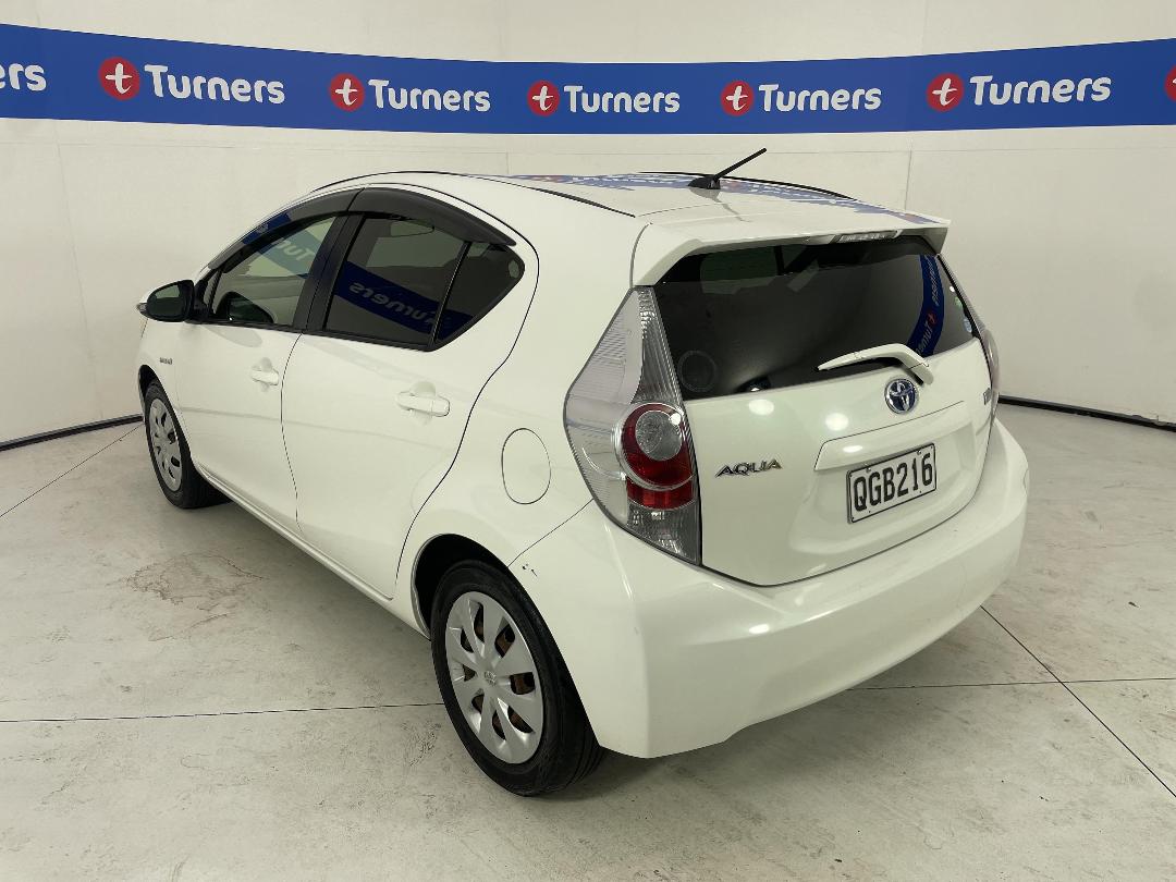 Photo '10' of Toyota Aqua Photo '10' of Toyota Aqua