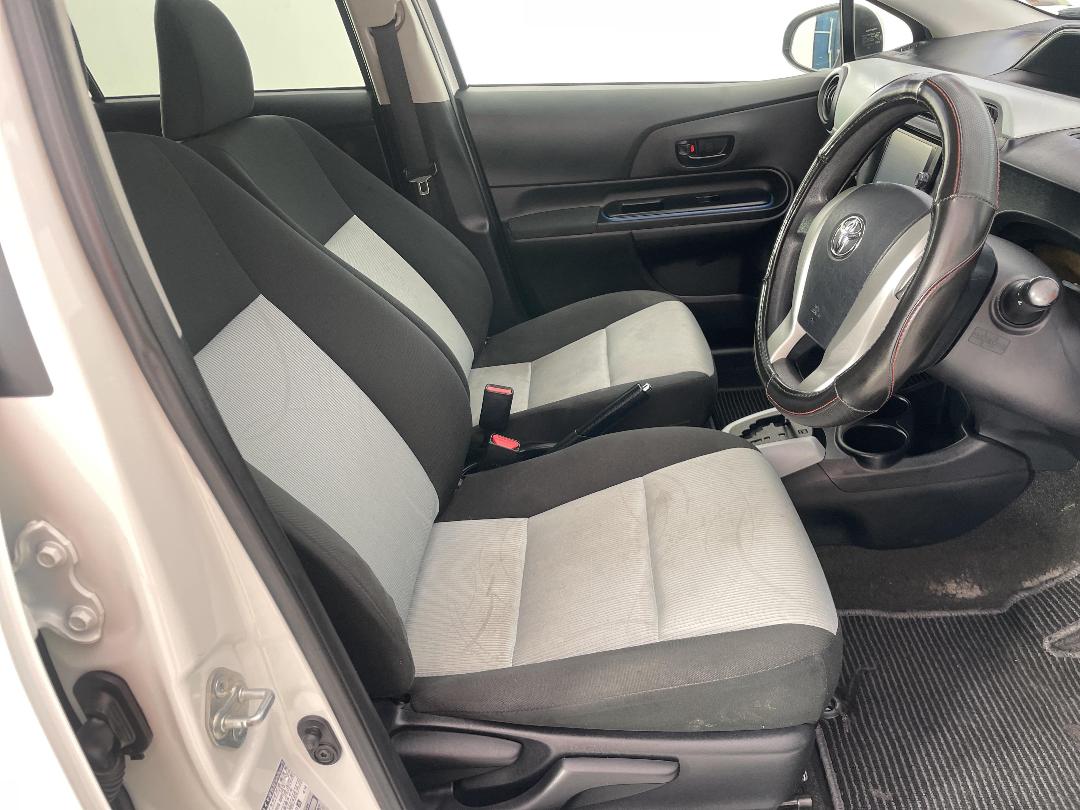 Photo '14' of Toyota Aqua Photo '14' of Toyota Aqua