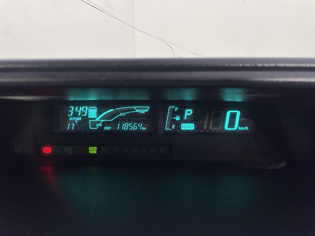 Photo '16' of Toyota Aqua Photo '16' of Toyota Aqua