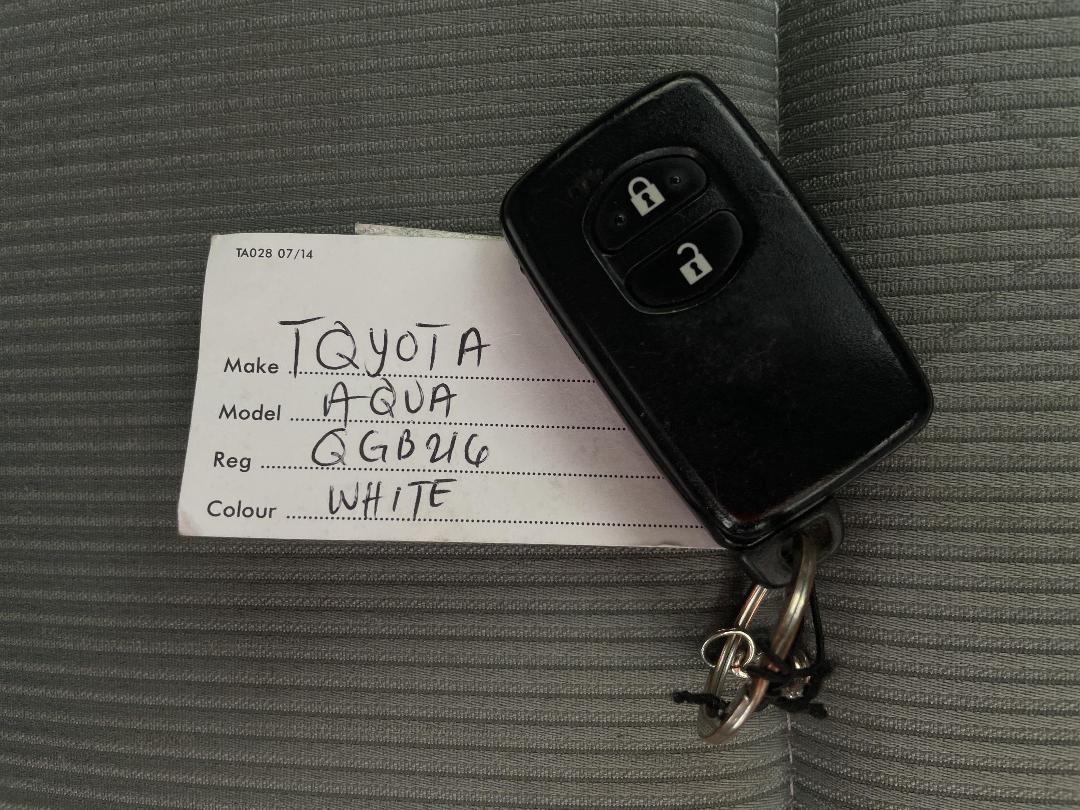 Photo '15' of Toyota Aqua Photo '15' of Toyota Aqua