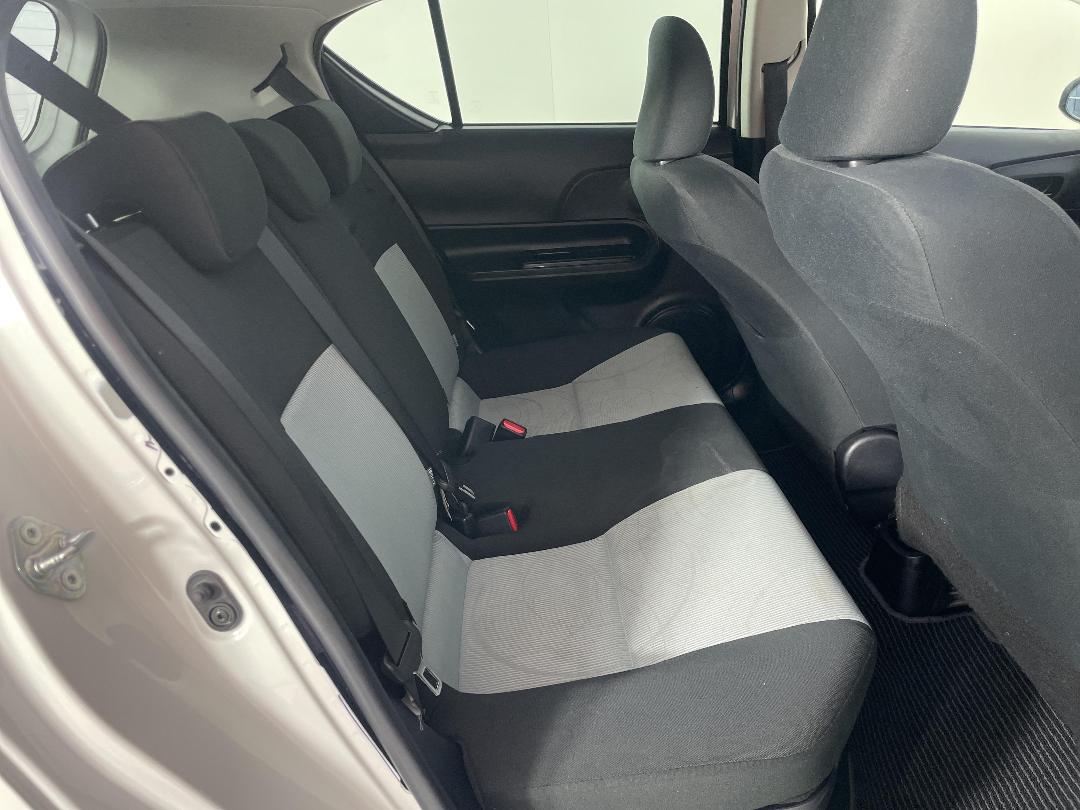 Photo '18' of Toyota Aqua Photo '18' of Toyota Aqua