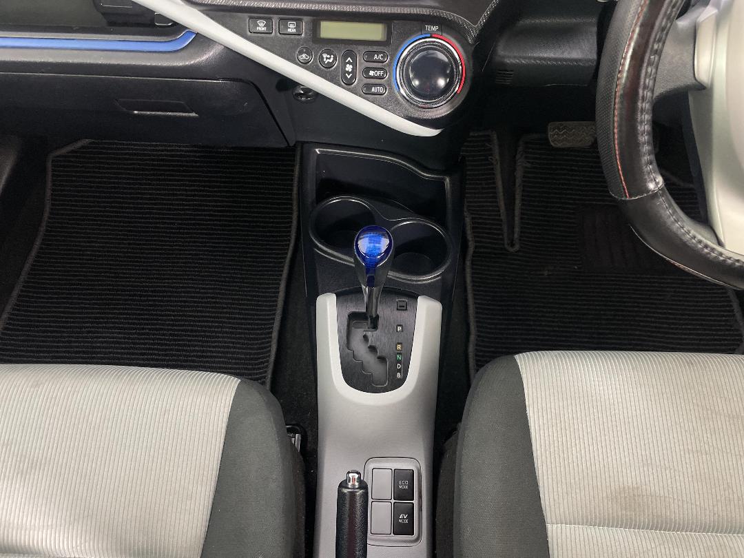 Photo '20' of Toyota Aqua Photo '20' of Toyota Aqua