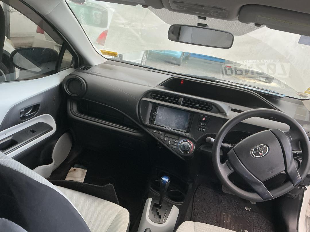 Photo '12' of Toyota Aqua