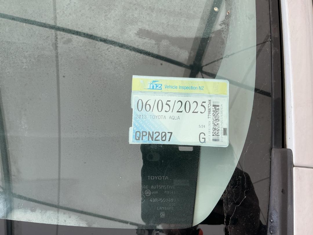 Photo '15' of Toyota Aqua