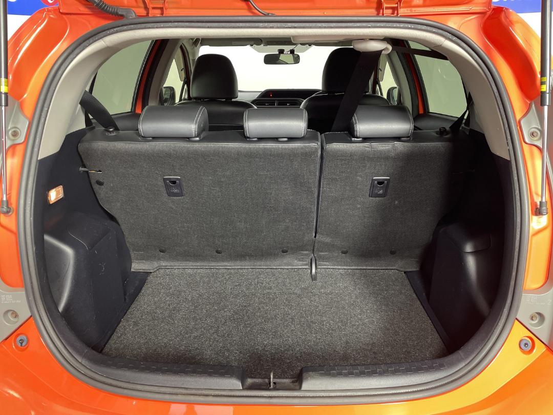 Photo '14' of Toyota Aqua Photo '14' of Toyota Aqua