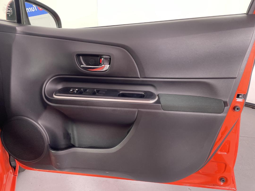 Photo '15' of Toyota Aqua Photo '15' of Toyota Aqua