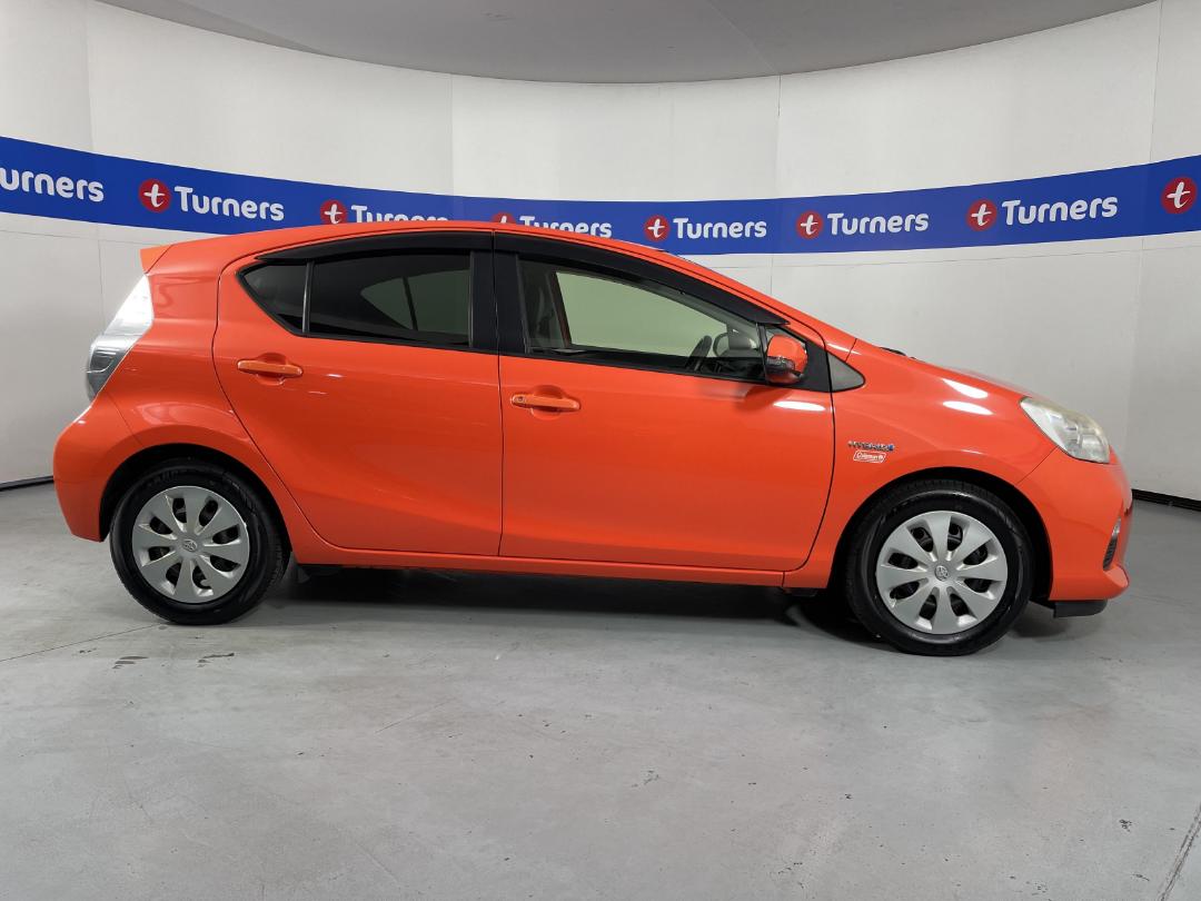 Photo '23' of Toyota Aqua Photo '23' of Toyota Aqua