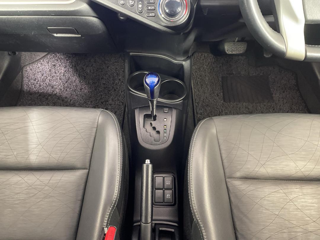 Photo '18' of Toyota Aqua Photo '18' of Toyota Aqua