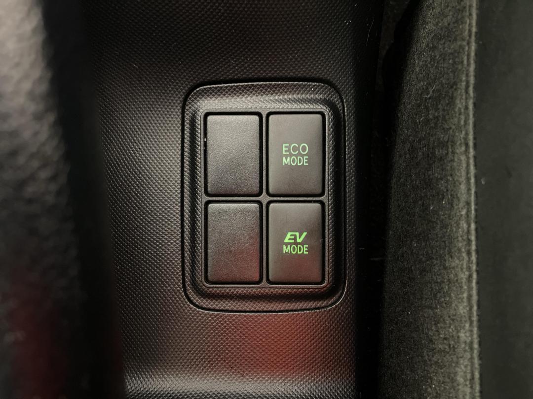 Photo '29' of Toyota Aqua Photo '29' of Toyota Aqua