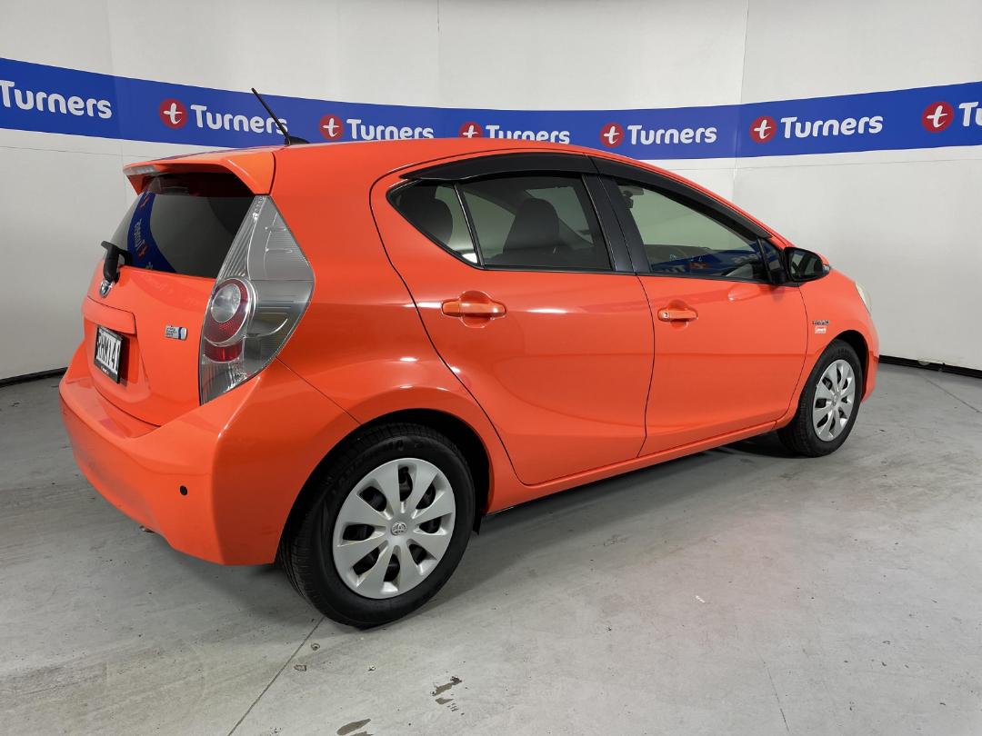 Photo '7' of Toyota Aqua Photo '7' of Toyota Aqua