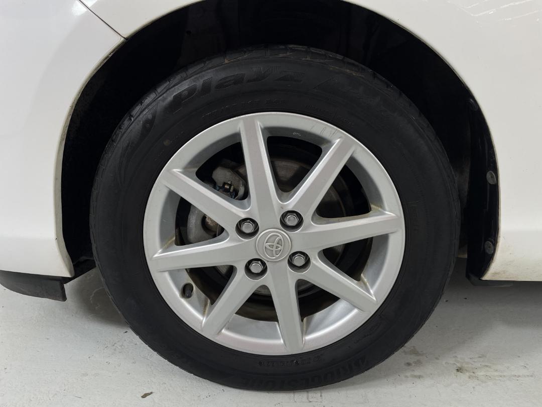 Photo '10' of Toyota Aqua Photo '10' of Toyota Aqua