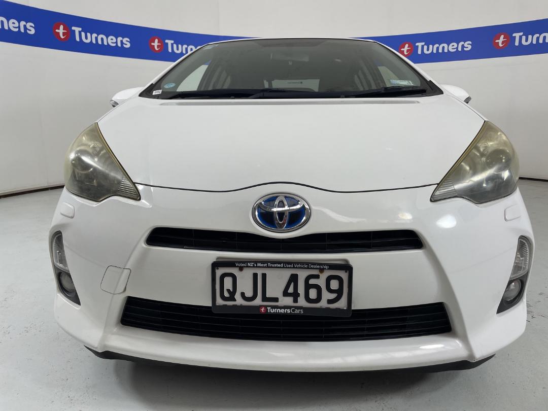 Photo '2' of Toyota Aqua Photo '2' of Toyota Aqua