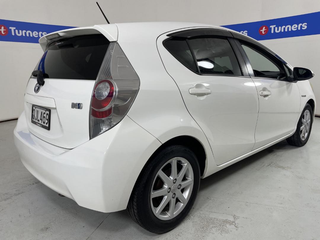 Photo '7' of Toyota Aqua Photo '7' of Toyota Aqua