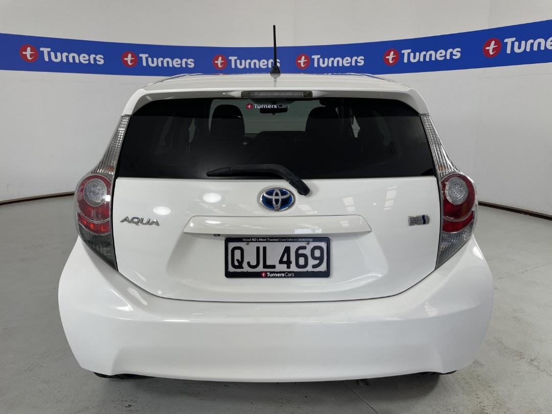 Photo '6' of Toyota Aqua Photo '6' of Toyota Aqua