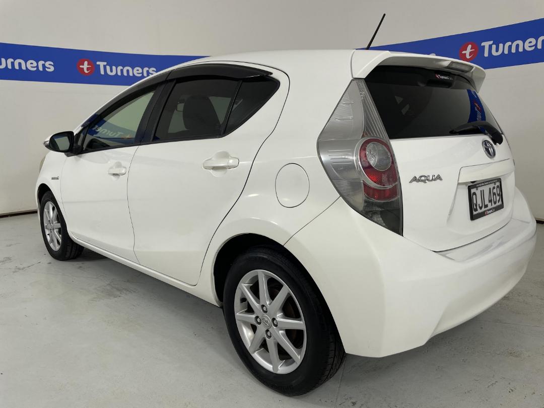 Photo '5' of Toyota Aqua Photo '5' of Toyota Aqua