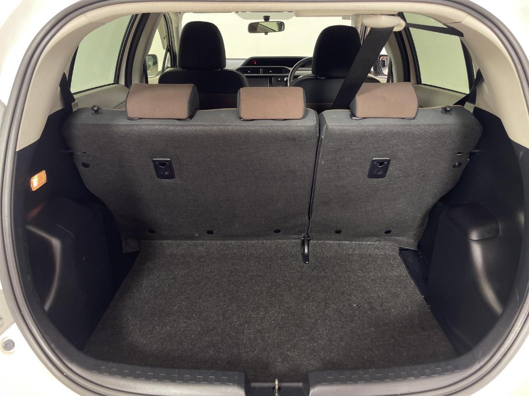 Photo '14' of Toyota Aqua Photo '14' of Toyota Aqua