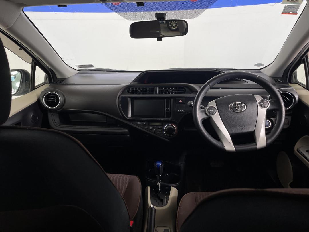 Photo '17' of Toyota Aqua Photo '17' of Toyota Aqua