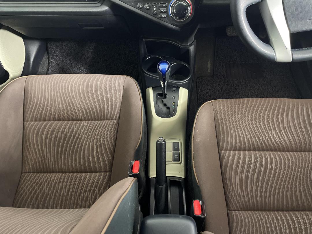 Photo '18' of Toyota Aqua Photo '18' of Toyota Aqua