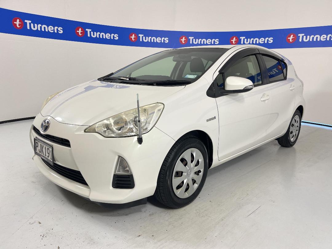 Photo '4' of Toyota Aqua Photo '4' of Toyota Aqua