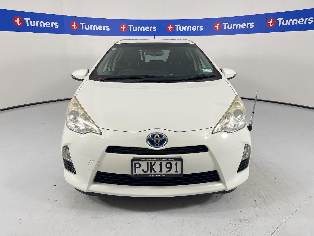 Photo '2' of Toyota Aqua Photo '2' of Toyota Aqua