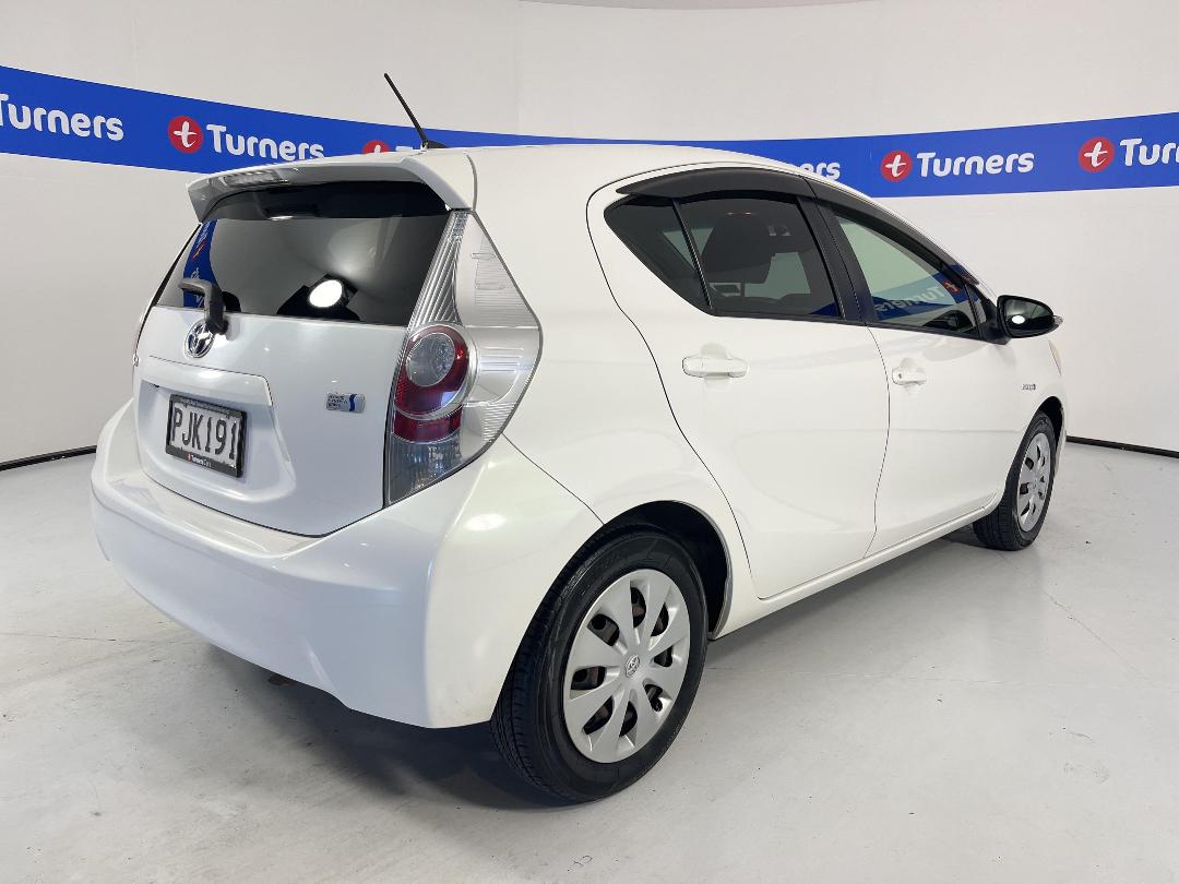 Photo '7' of Toyota Aqua Photo '7' of Toyota Aqua