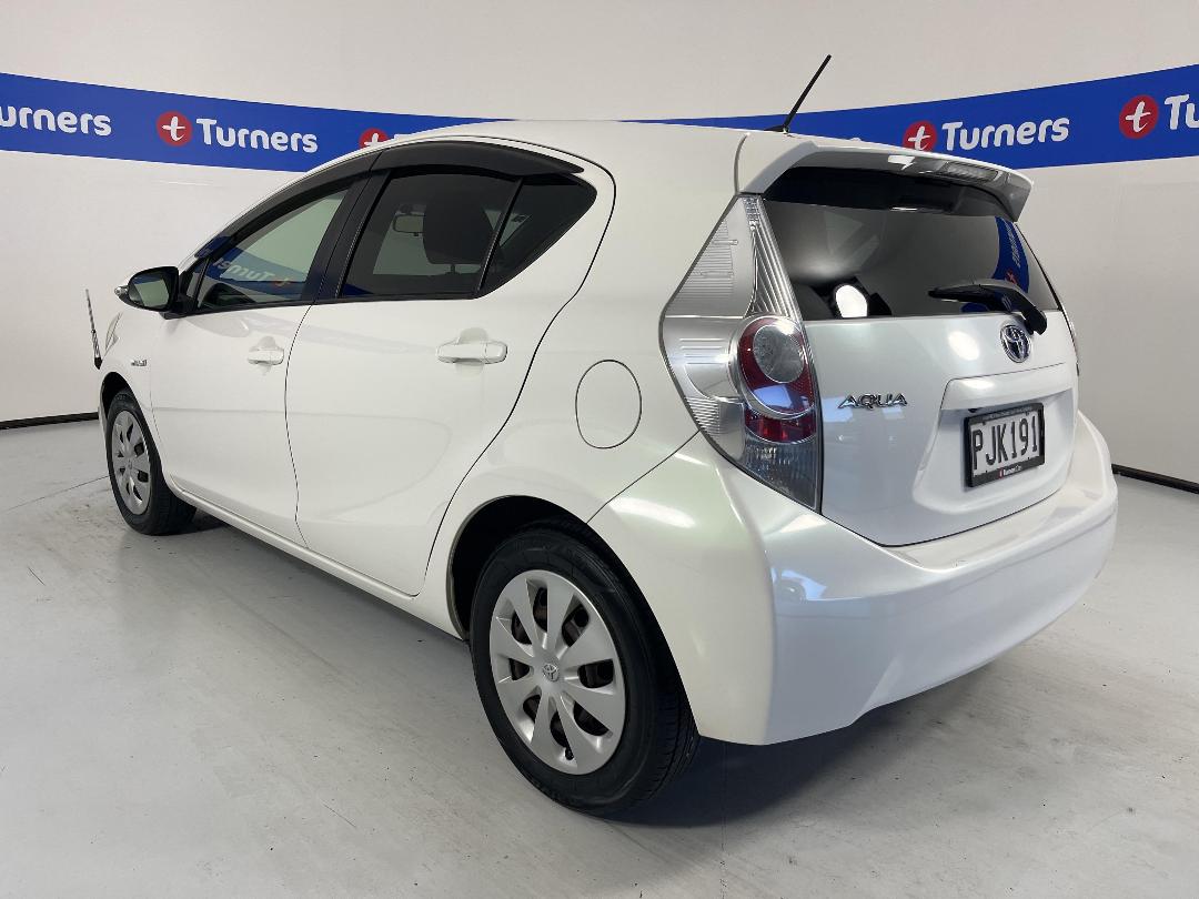 Photo '5' of Toyota Aqua Photo '5' of Toyota Aqua