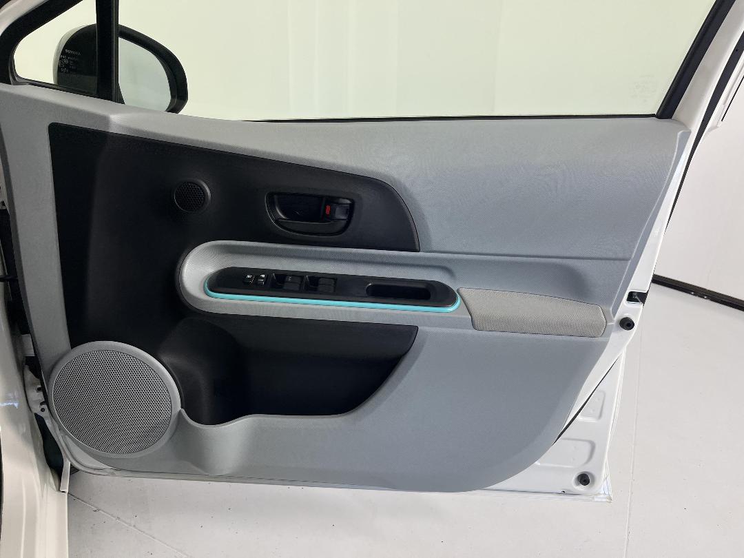 Photo '15' of Toyota Aqua Photo '15' of Toyota Aqua