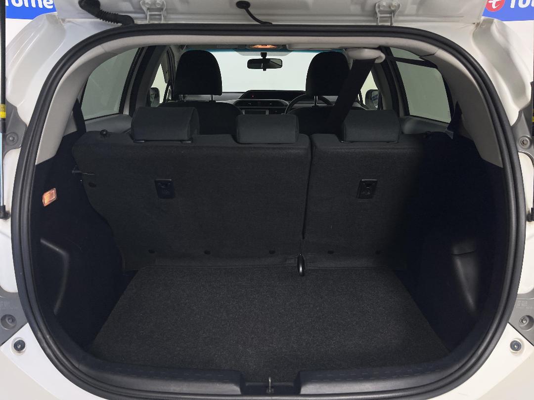 Photo '14' of Toyota Aqua Photo '14' of Toyota Aqua