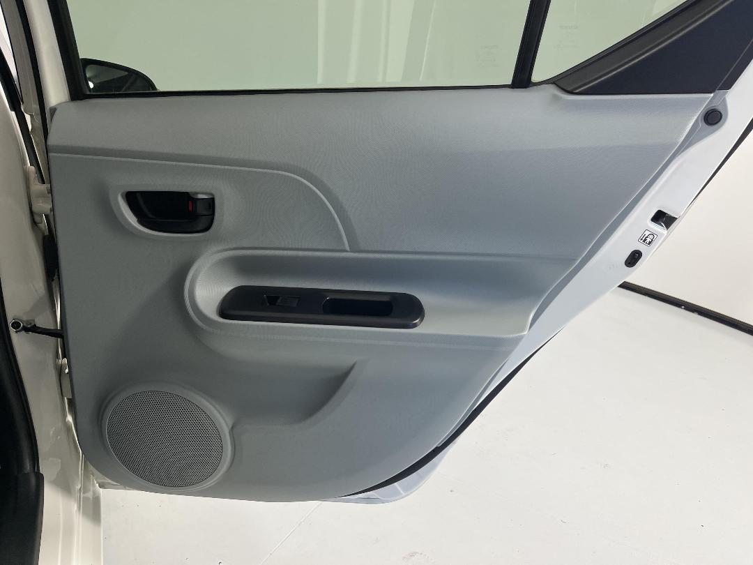 Photo '19' of Toyota Aqua Photo '19' of Toyota Aqua