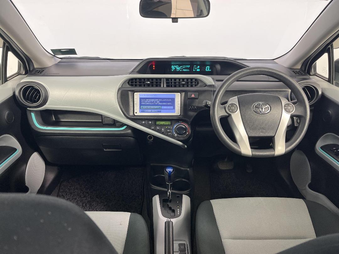 Photo '17' of Toyota Aqua Photo '17' of Toyota Aqua