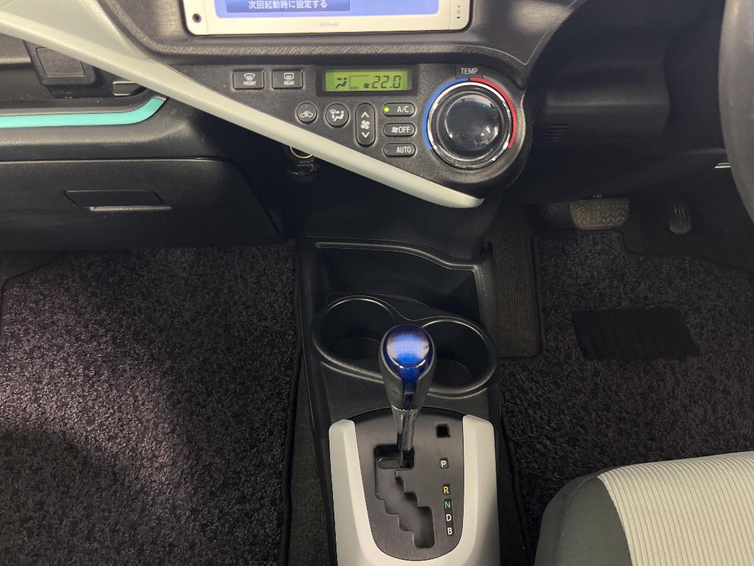 Photo '18' of Toyota Aqua Photo '18' of Toyota Aqua