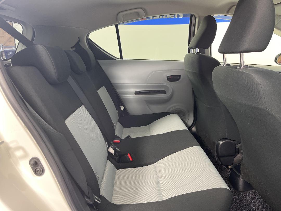 Photo '20' of Toyota Aqua Photo '20' of Toyota Aqua