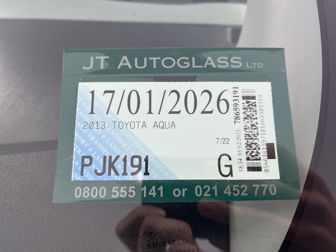 Photo '24' of Toyota Aqua Photo '24' of Toyota Aqua