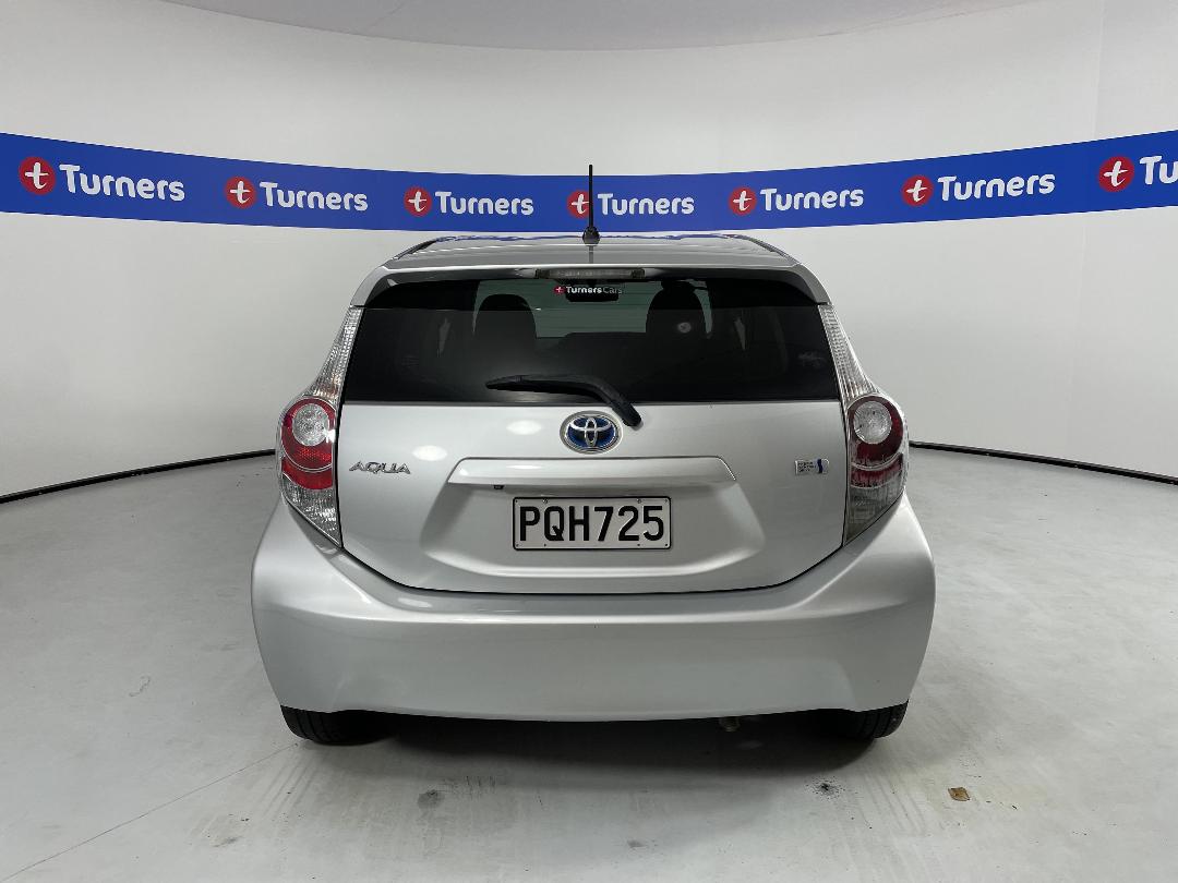 Photo '6' of Toyota Aqua