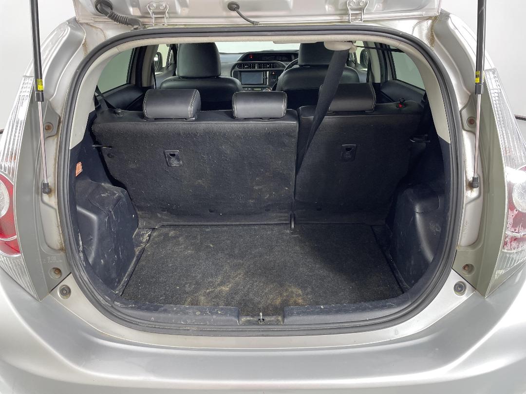 Photo '14' of Toyota Aqua