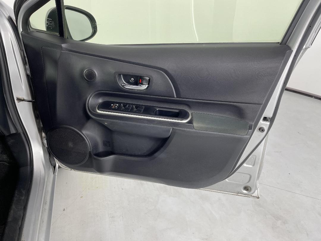 Photo '15' of Toyota Aqua