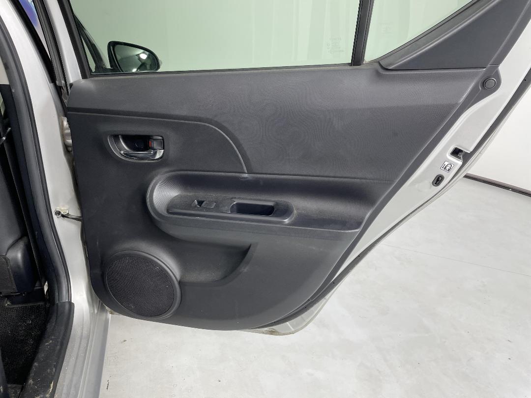 Photo '19' of Toyota Aqua