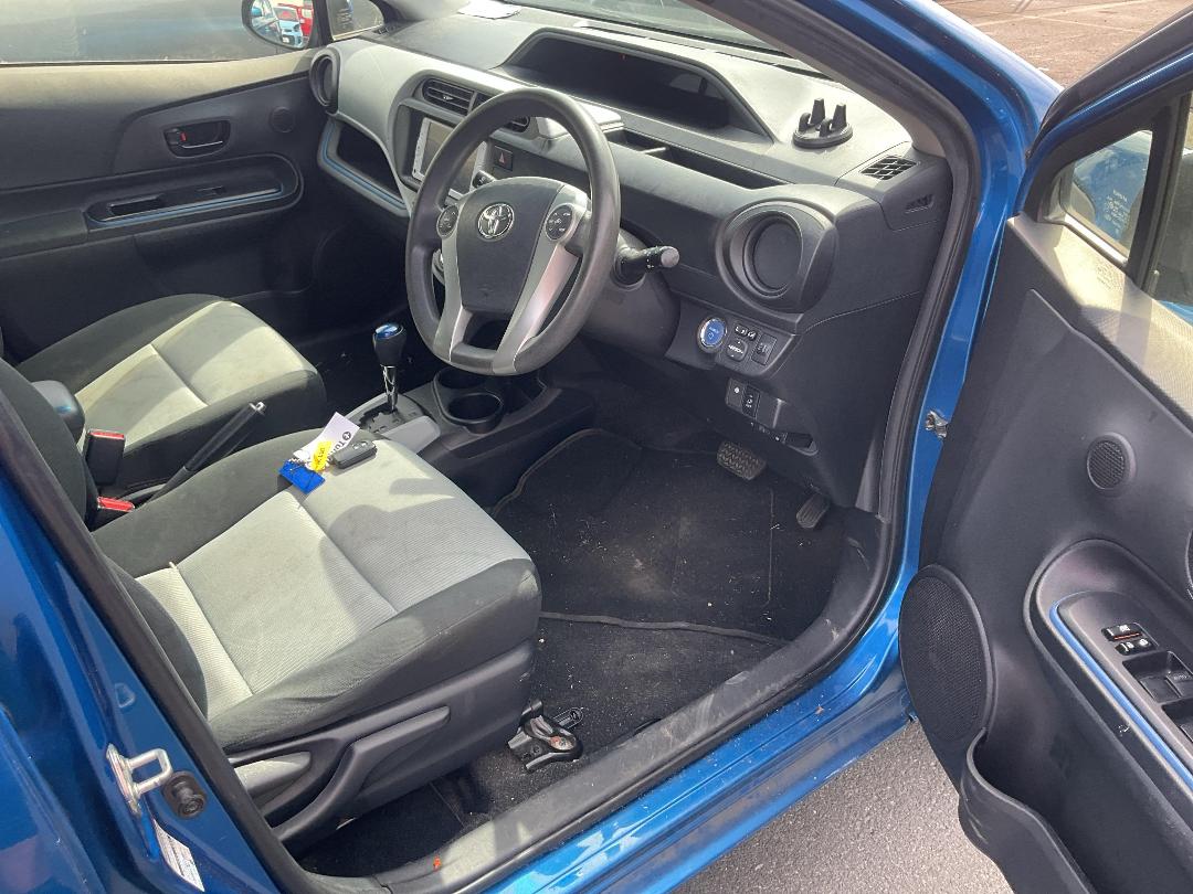 Photo '13' of Toyota Aqua Photo '13' of Toyota Aqua