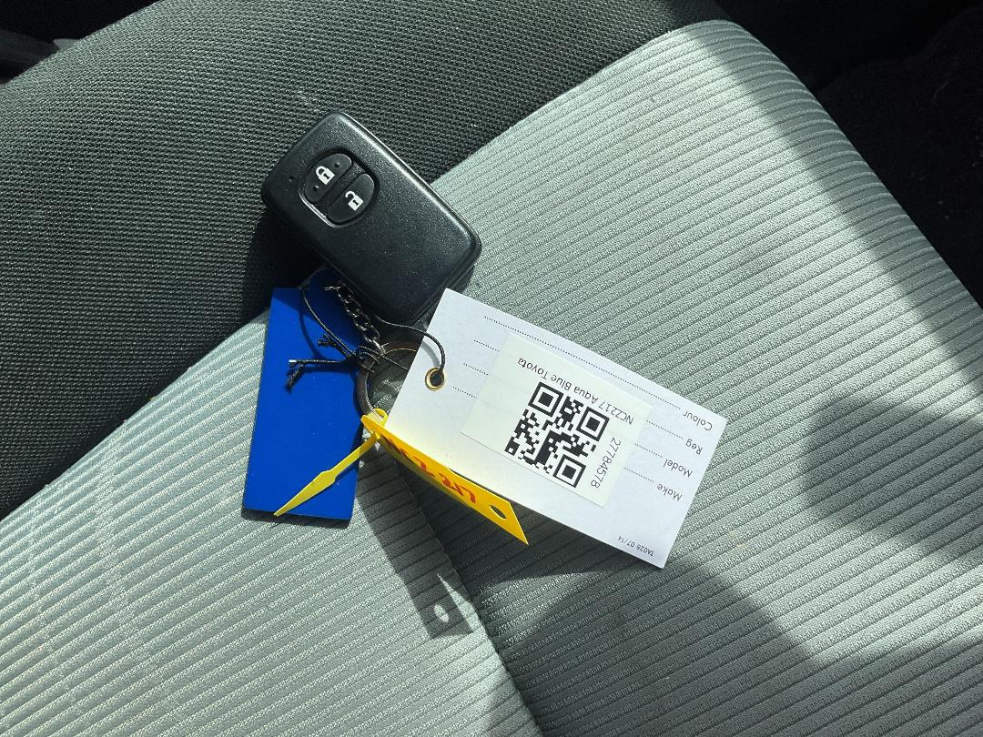 Photo '15' of Toyota Aqua Photo '15' of Toyota Aqua