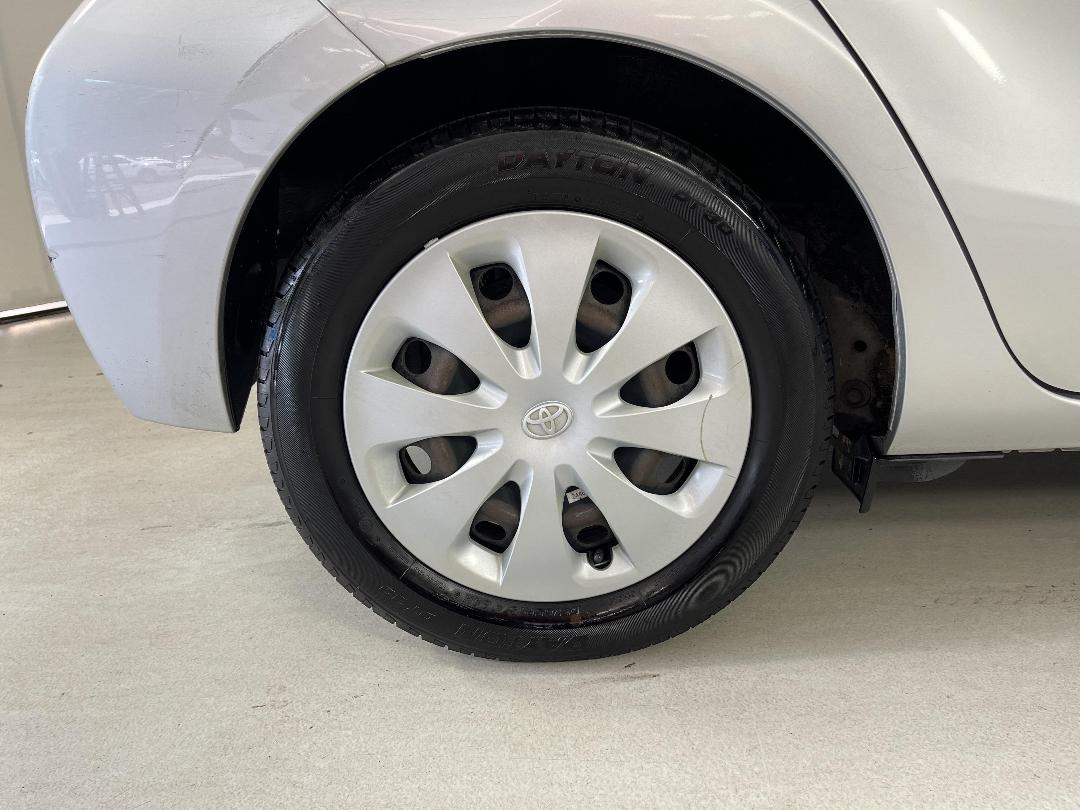 Photo '12' of Toyota Aqua Photo '12' of Toyota Aqua