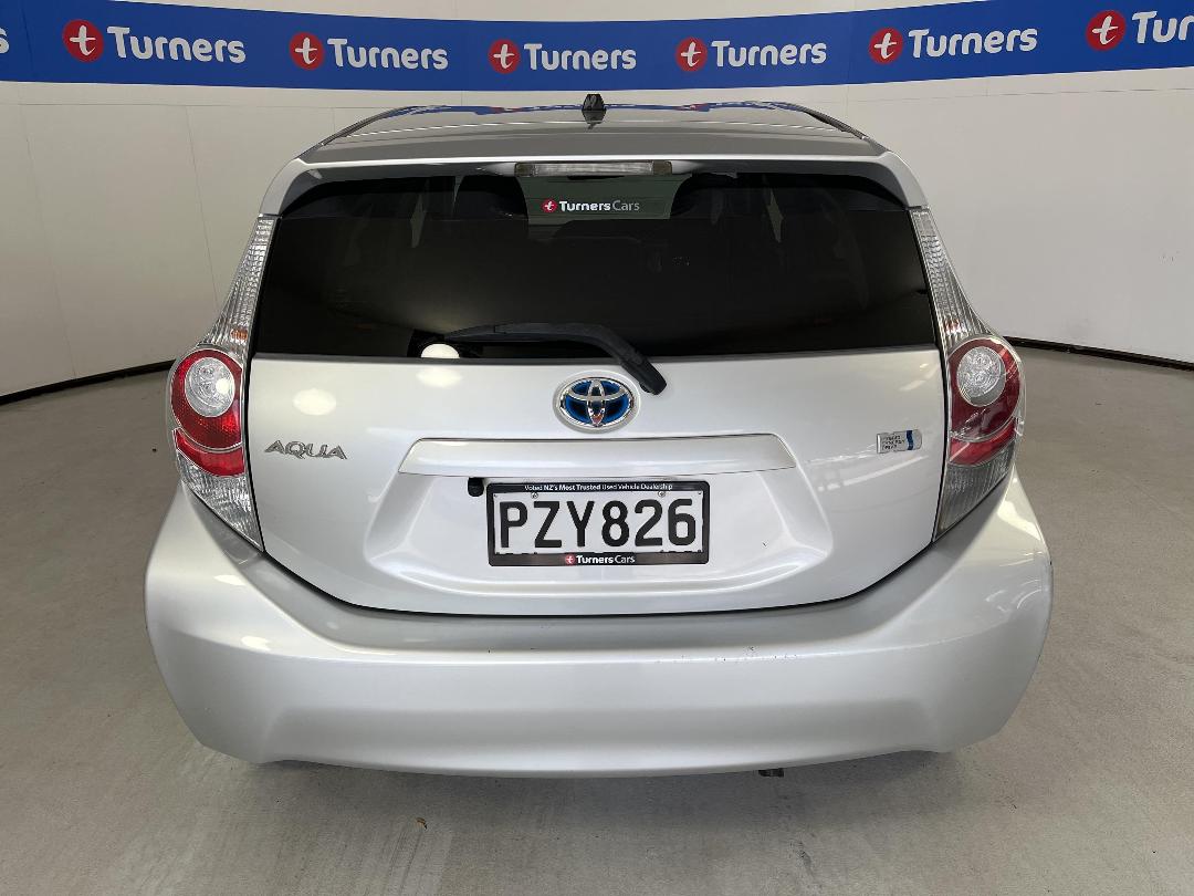 Photo '6' of Toyota Aqua Photo '6' of Toyota Aqua