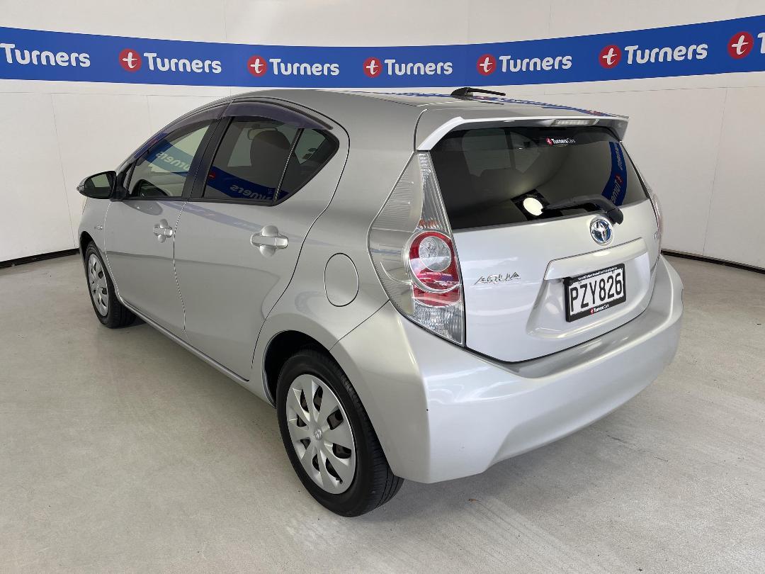 Photo '5' of Toyota Aqua Photo '5' of Toyota Aqua