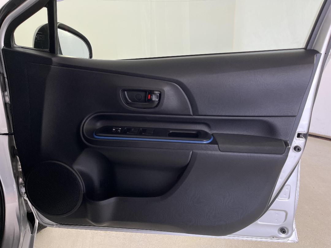 Photo '15' of Toyota Aqua Photo '15' of Toyota Aqua